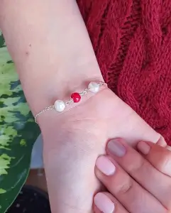 Bratara Martisor cu perle de cultura albe si coral rosu, placata cu argint [6]