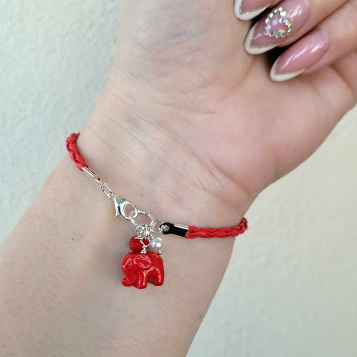 Bratara martisor cu snur impletit rosu, charm elefant rosu si perlute [4]