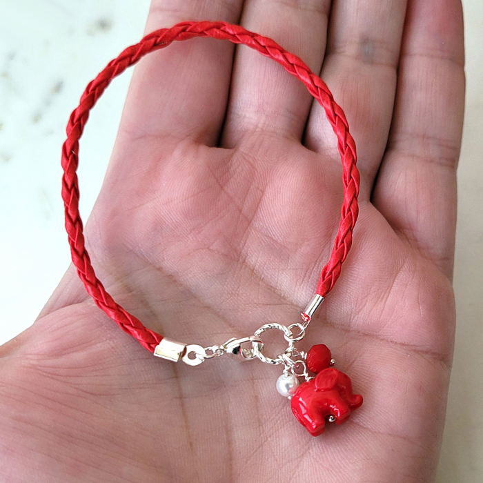 Bratara martisor cu snur impletit rosu, charm elefant rosu si perlute [6]