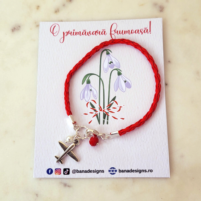 Bratara martisor cu snur impletit rosu, charm avion si perlute [2]