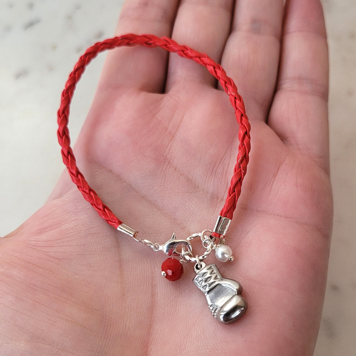 Bratara martisor cu snur impletit rosu, charm glob pamantesc si perlute [3]