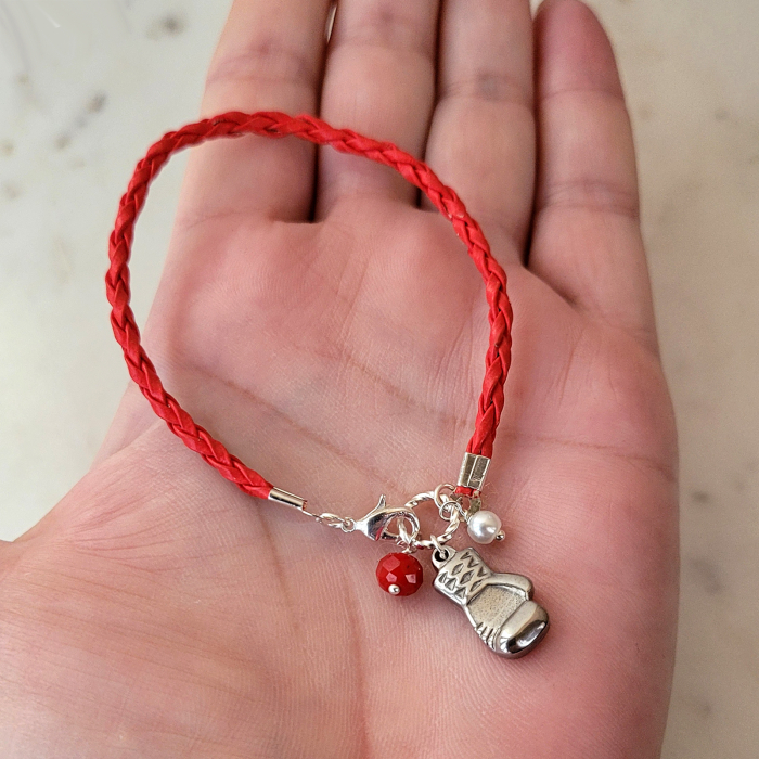 Bratara martisor cu snur impletit rosu, charm glob pamantesc si perlute [5]