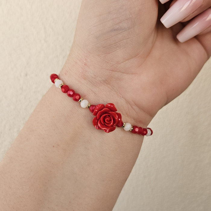 Bratara martisor cu trandafir, cristale rosii si margele texturate placate cu aur de 18K [5]