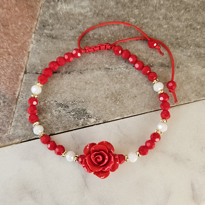 Bratara martisor cu trandafir, cristale rosii si margele texturate placate cu aur de 18K [4]