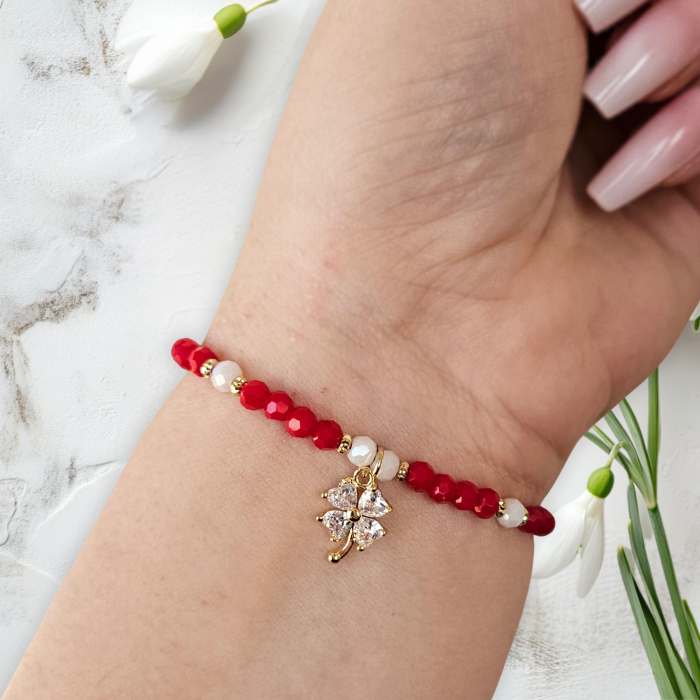 Bratara martisor cu trifoi cristale rosii si margele texturate placate cu aur de 18K [5]
