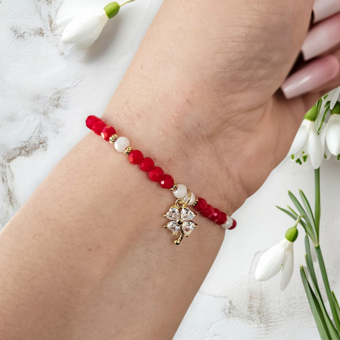 Bratara martisor cu trifoi cristale rosii si margele texturate placate cu aur de 18K [6]