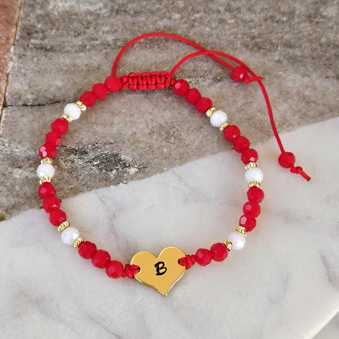Bratara martisor cu inimioara cu initiala, cristale rosii si margele texturate placate cu aur de 18K [4]