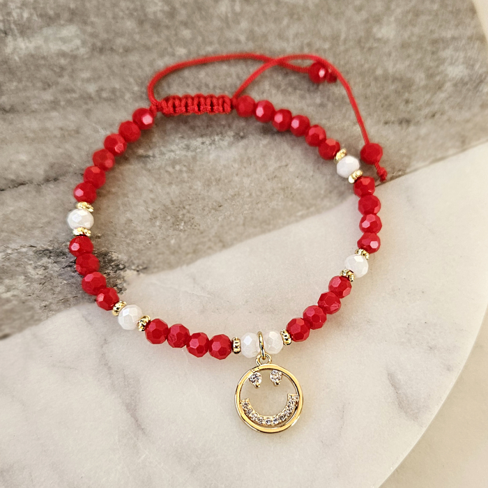 Bratara martisor cu emoticon smiley, cristale rosii si margele texturate placate cu aur de 18K [3]
