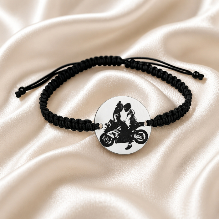 Brățară personalizată cu fotografie gravată pe bănuț din inox 304, șnur reglabil. Cadou elegant, premium și plin de semnificație. [4]