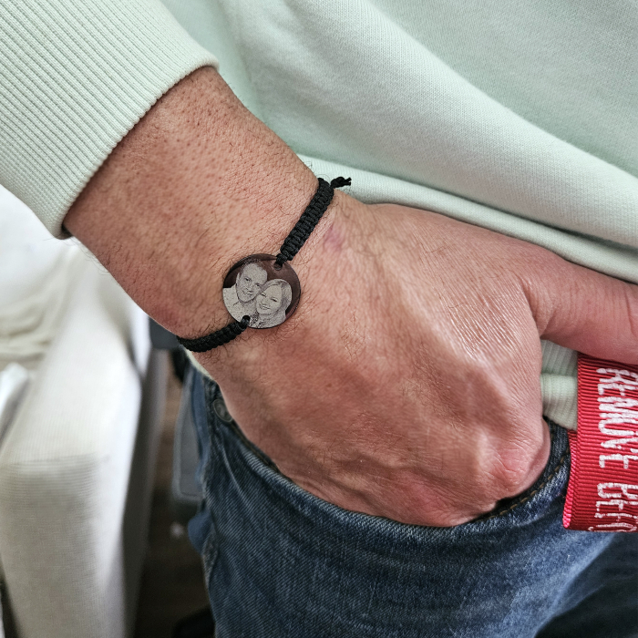 Brățară personalizată cu fotografie gravată pe bănuț din inox 304, șnur reglabil. Cadou elegant, premium și plin de semnificație. [8]