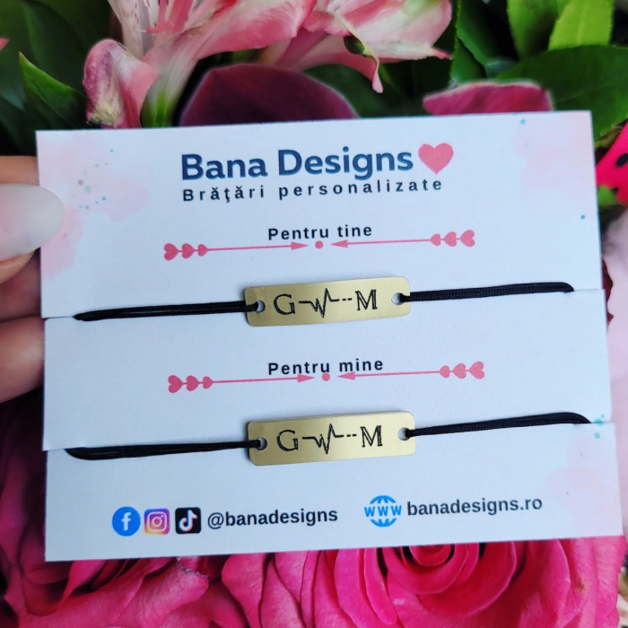 Bratari pentru cuplu personalizate cu initiale si cardiograma, gravate pe placuta de aluminiu auriu, cu snur ajustabil simplu [10]