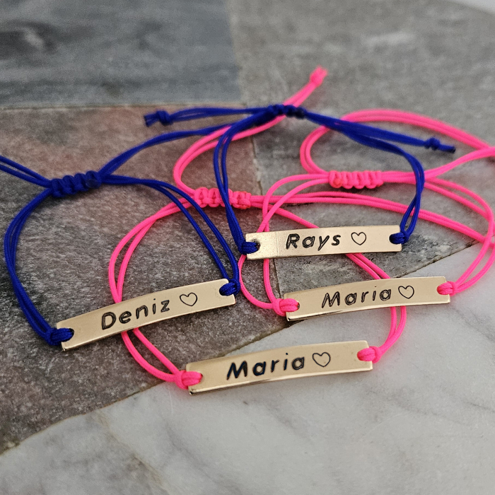 Bratara personalizata cu nume gravat pe placuta placata cu aur, cu snur special ajustabil [7]