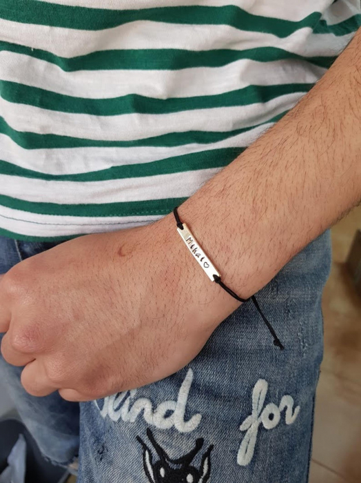 Bratara barbat personalizata cu nume gravat pe placuta placata cu aur, cu snur ajustabil inchidere macrame [7]