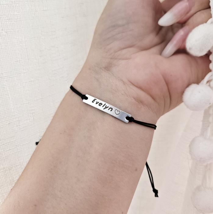 Bratara personalizata cu nume gravat pe placuta placata cu platina, cu snur ajustabil inchidere macrame [6]