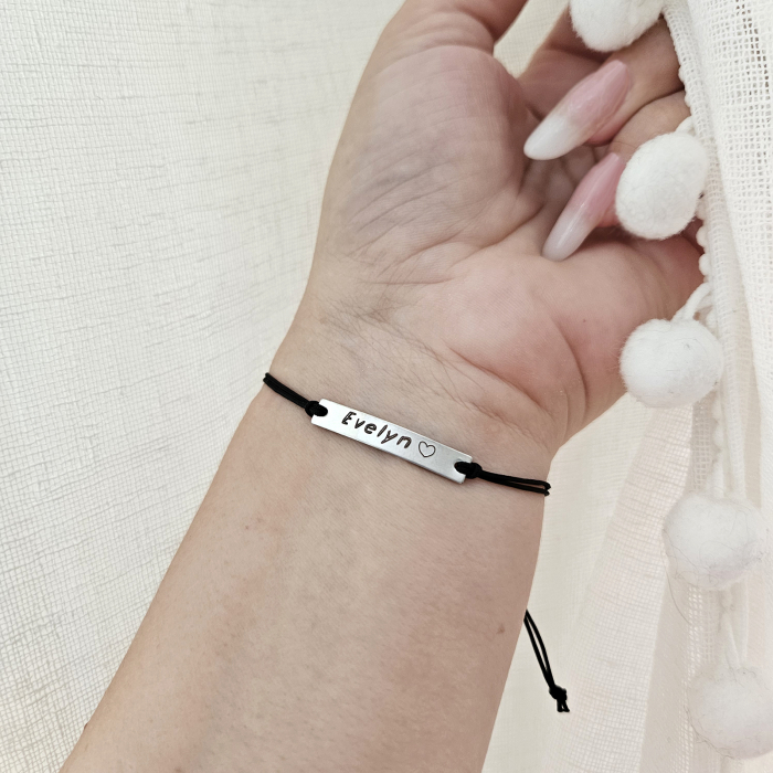 Bratara personalizata cu nume gravat pe placuta placata cu platina, cu snur ajustabil inchidere macrame [9]