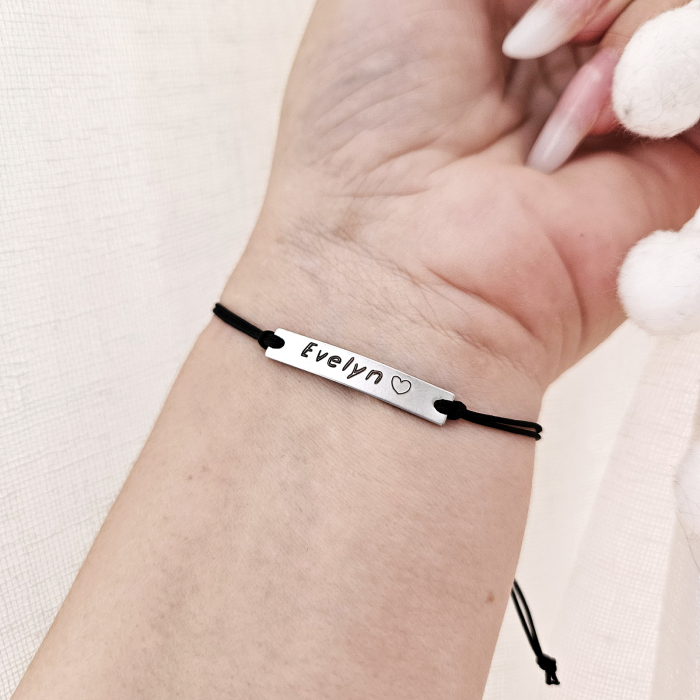 Bratara personalizata cu nume gravat pe placuta placata cu platina, cu snur ajustabil inchidere macrame [8]