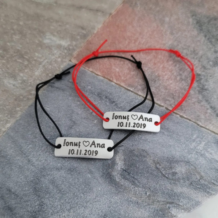 Bratari pentru cuplu gravate cu nume si data relatiei pe placuta din aluminiu, cu inchidere ajustabila [8]