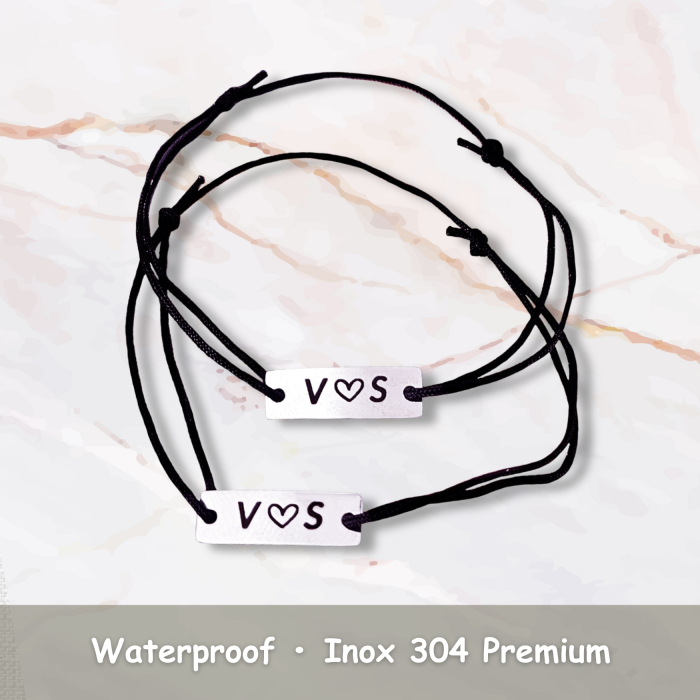 Set 2 brățări pentru cuplu, cu inițiale și inimioară, din inox 304 waterproof. Șnur ajustabil, ambalaj elegant, brățară bonus și mesaj de dragoste inclus. [2]