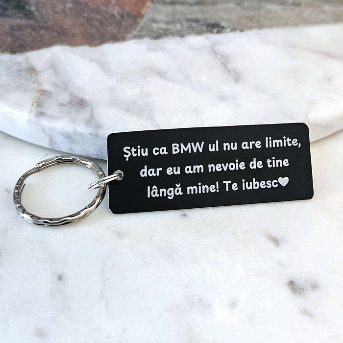 Breloc personalizat cu mesaj de dragoste pentru iubit, gravat pe plăcuță din aluminiu negru [5]