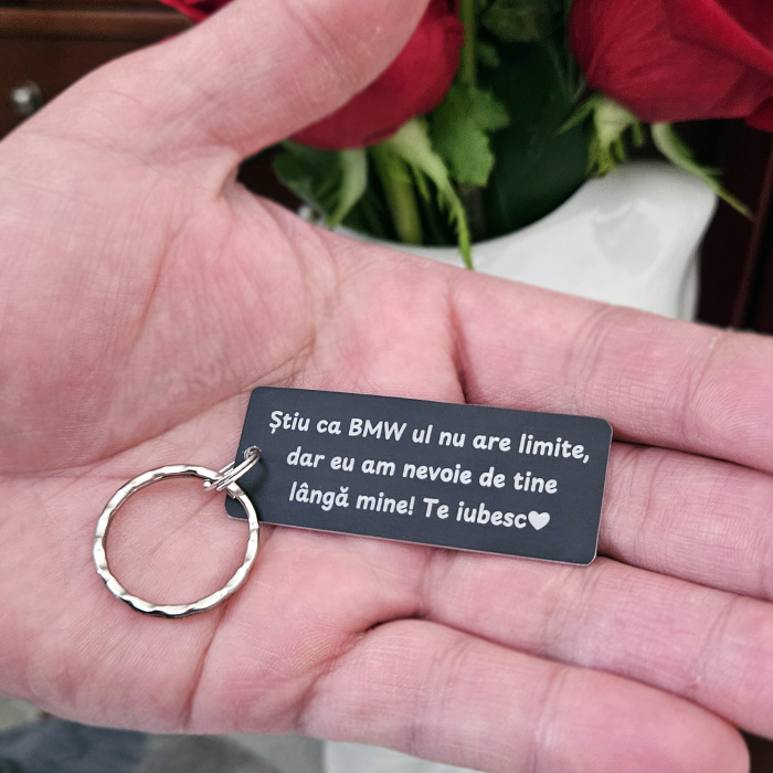 Breloc personalizat cu mesaj de dragoste pentru iubit, gravat pe plăcuță din aluminiu negru [2]