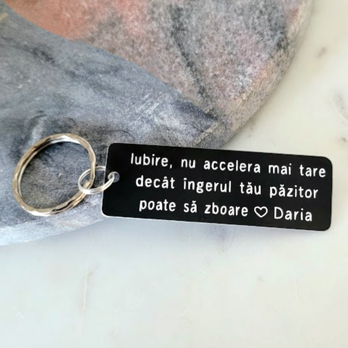 Breloc personalizat cu mesajul Iubire nu accelera mai tare decat ingerul tau poate sa zboare, cadou pentru cuplu [3]