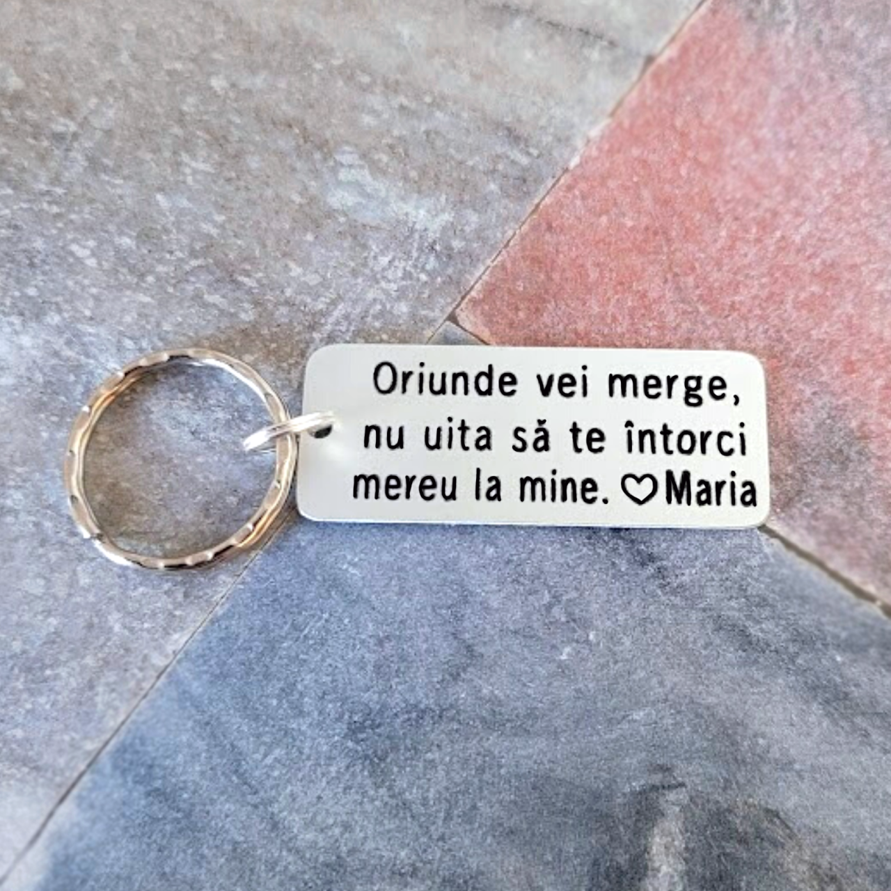 Breloc personalizat cu mesajul Oriunde vei merge, gravat pe dreptunghi din aluminiu [2]
