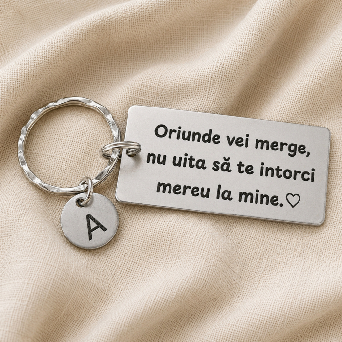 Breloc personalizat cu mesajul Oriunde vei merge, nu uita sa te intorci mereu la mine, gravat pe dreptunghi din aluminiu [2]
