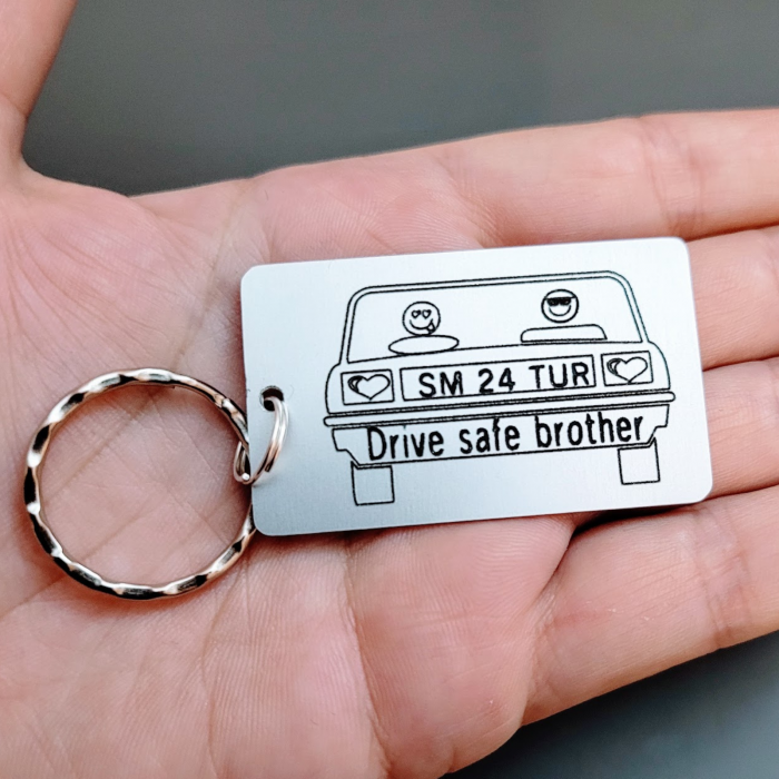Breloc personalizat, cu numar de masina si nume, cadou pentru cuplu [3]