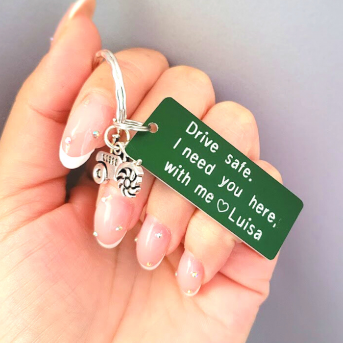Breloc personalizat Drive safe, I need you here with me, gravat pe dreptunghi din aluminiu verde cu charm tractor [4]
