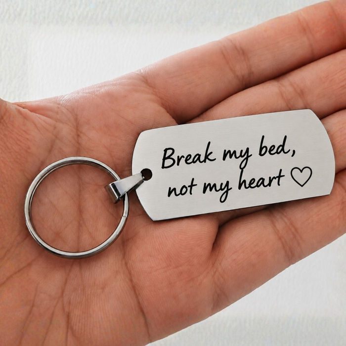 Breloc gravat „Break My Bed, Not My Heart” din oțel inoxidabil, cadou amuzant pentru iubit sau iubită [3]