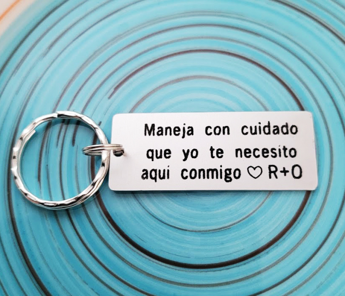 Breloc personalizat Maneja con cuidado, gravat pe dreptunghi din aluminiu [2]