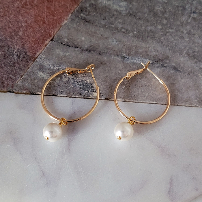 Cercei rotunzi placati cu aur, cu perla shell pearl albă [5]