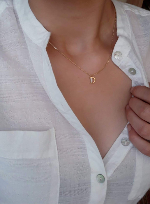 Colier placat cu aur, cu pandant initiala decorata cu cristale Cubic Zirconia [3]