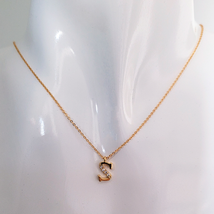 Colier placat cu aur, cu pandant initiala decorata cu cristale Cubic Zirconia [9]