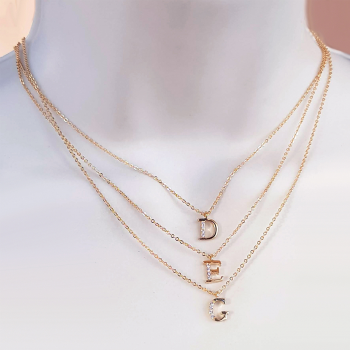 Colier placat cu aur, cu pandant initiala decorata cu cristale Cubic Zirconia [8]