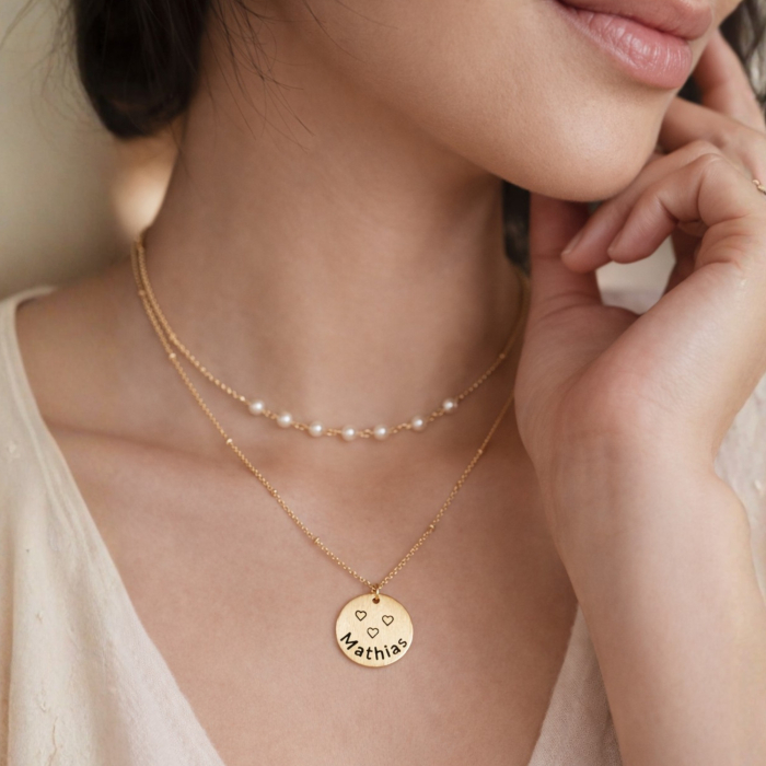 Colier personalizat Girl Boss cu bănuț placat cu aur, gravat cu nume sau cuvânt la alegere. Bijuterie unică, cadou elegant pentru femei. [2]