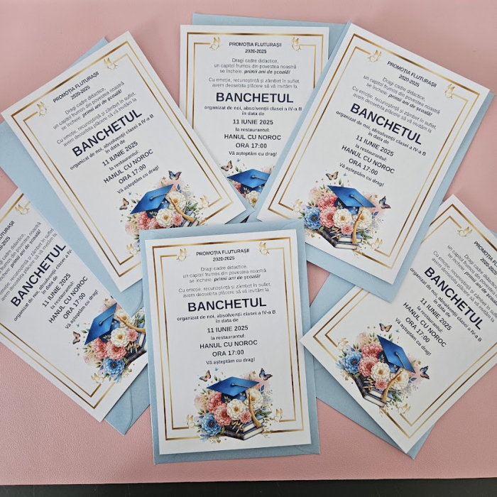 Invitație banchet clasa a IV-a – Design cu flori și fluturi, accente aurii, plic bleu sidefat. Ideală pentru Promoția Fluturași, evenimente festive și ceremonii școlare. [3]