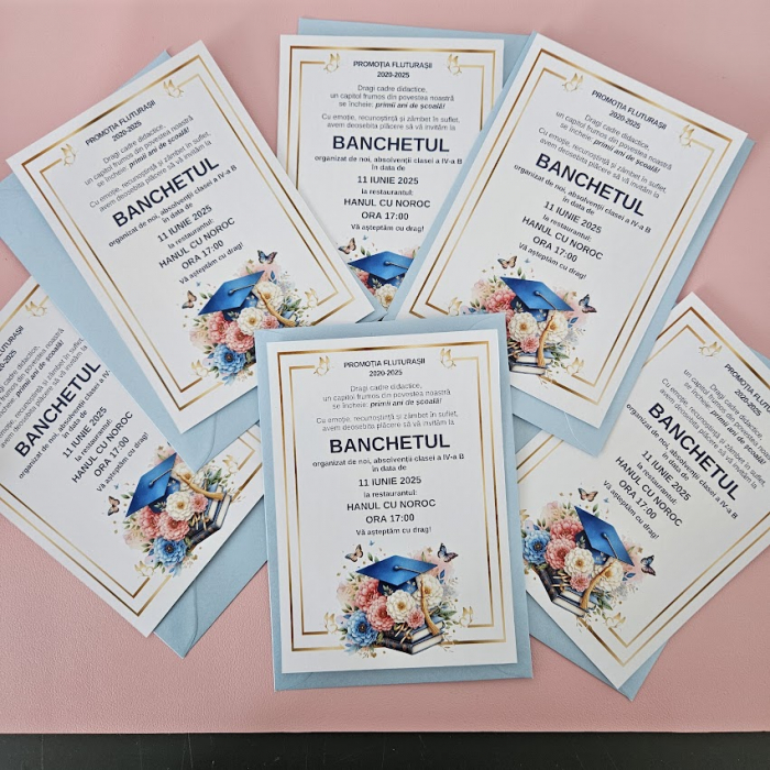 Invitație banchet clasa a IV-a – Design cu flori și fluturi, accente aurii, plic bleu sidefat. Ideală pentru Promoția Fluturași, evenimente festive și ceremonii școlare. [2]