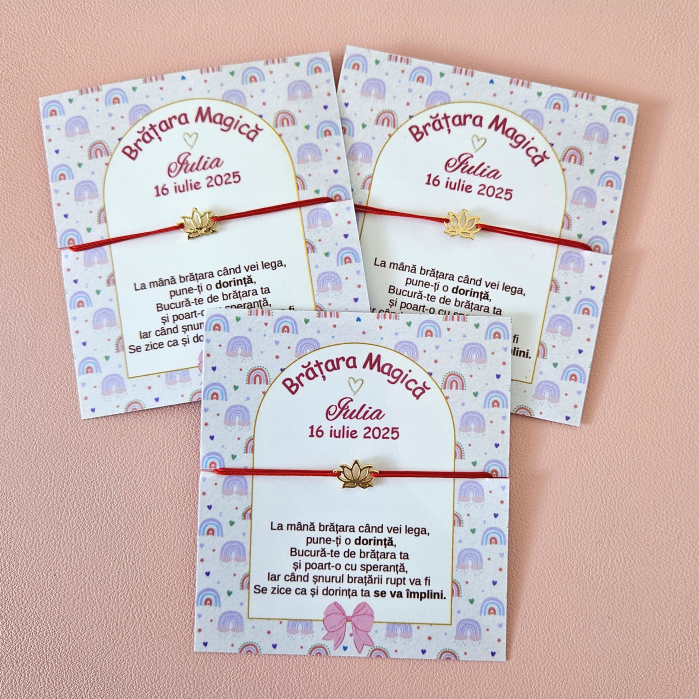 Mărturii Botez Fetiță – Brățară Magică cu Șnur Ajustabil & Charmuri Placate | Cartonaș Personalizat Roz-Roșu cu Curcubee și Auriu [7]