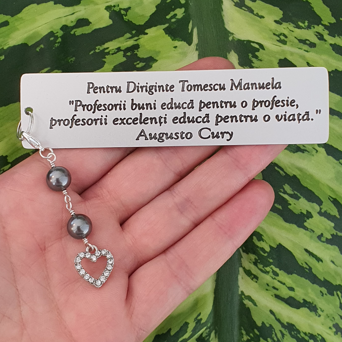 Semn de carte Martisor personalizat cu mesaj, cu coral rosu, perla de cultura si charm trifoi, potrivit pentru invatatori sau profesori [4]