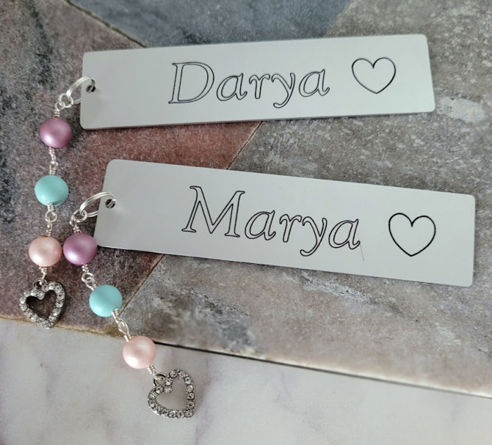 Semn de carte personalizat cu nume si perle shell multicolore si charm inimioara cu cristale [2]
