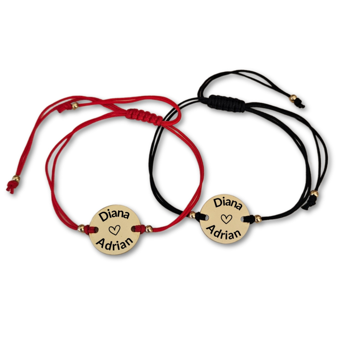 Set de 2 brățări pentru cuplu, gravate pe bănuț din inox auriu cu nume și dată. Șnur macrame ajustabil, culori și mărimi la alegere, ambalaj elegant. [4]
