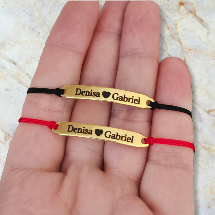 SSet premium 2 brățări personalizate cu nume și inimioară, gravate pe plăcuțe din inox waterproof, placate cu aur 18K, cu șnur macrame ajustabil și ambalaj elegant. [5]
