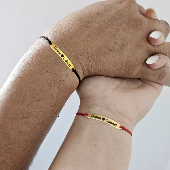 SSet premium 2 brățări personalizate cu nume și inimioară, gravate pe plăcuțe din inox waterproof, placate cu aur 18K, cu șnur macrame ajustabil și ambalaj elegant. [3]