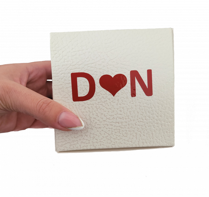 Set cadou cuplu, pentru Valentine's Day, cu bratari personalizate, magnet, felicitare si cutie cadou [5]