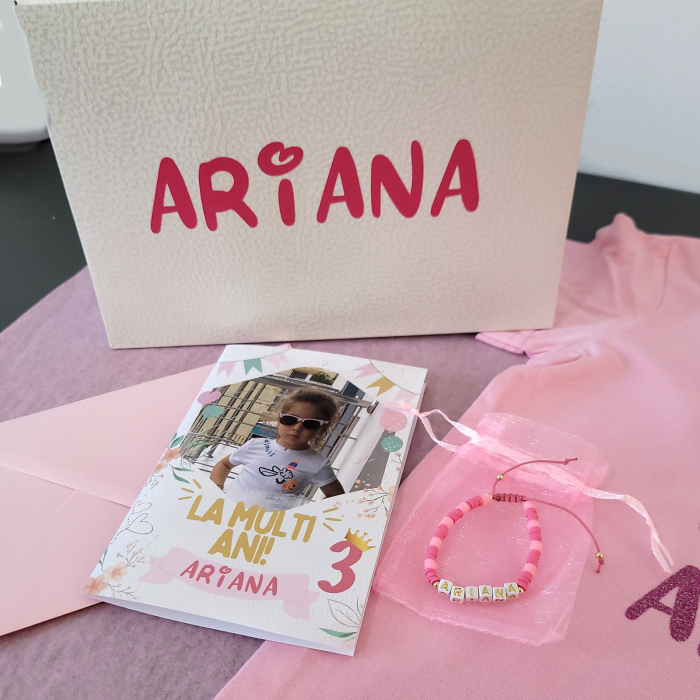 Set cadou personalizat pentru fetite, cu tricou, bratara, felicitare si cutie cadou [2]