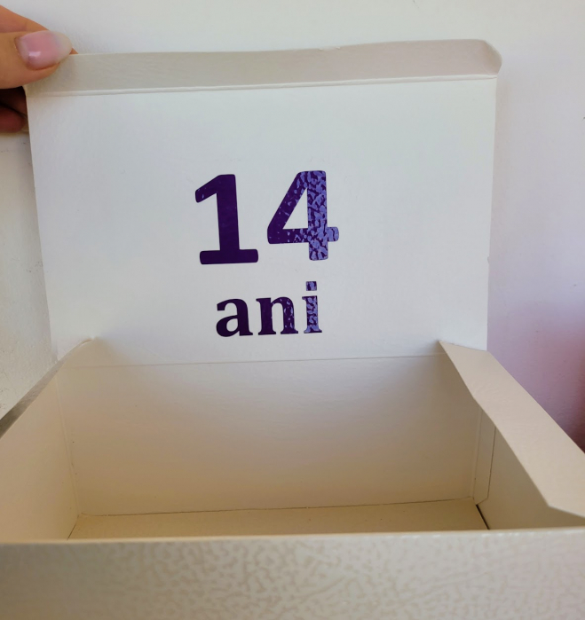 Cutie cadou personalizata cu nume, culoare crem, texturata [8]