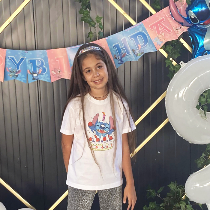 Set cadou personalizat pentru fetite, cu tricou, colier, magnet, felicitare si cutie cadou [10]