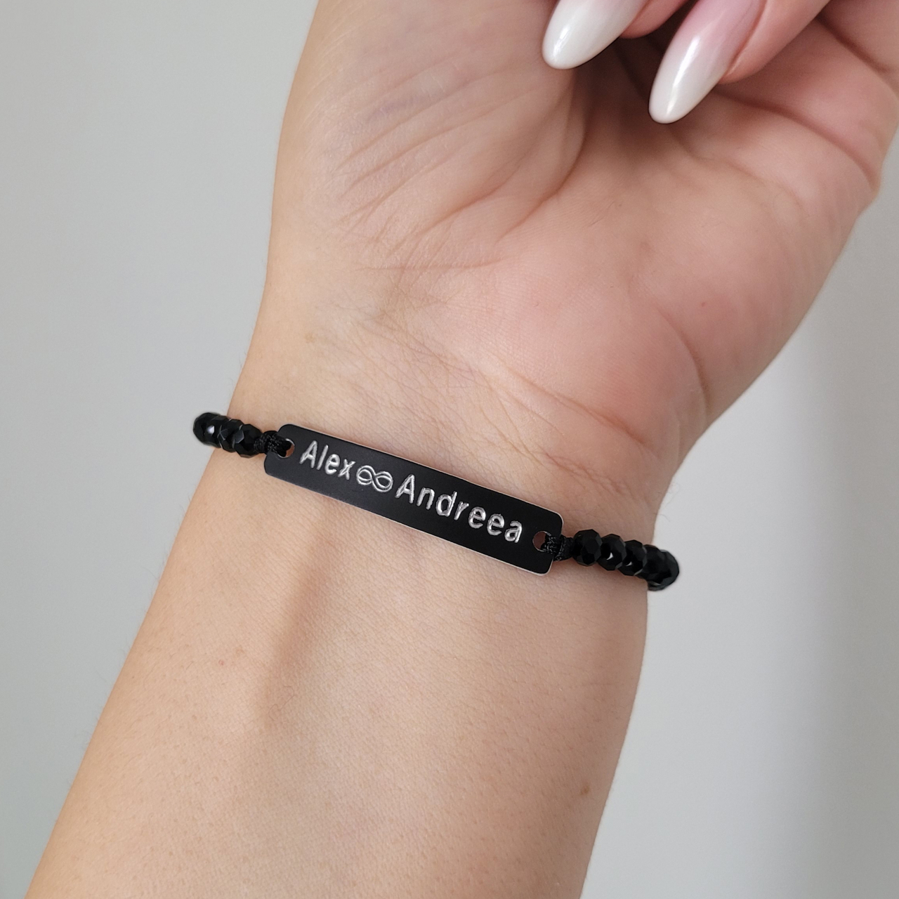 Set de 2 bratari negre personalizate pentru cuplu, cu nume si data, cu cristale negre [5]