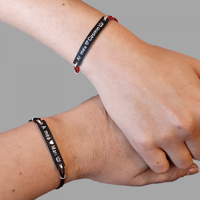 Set de 2 bratari negre personalizate pentru cuplu Al meu, A mea cu nume gravate si snur din piele [2]